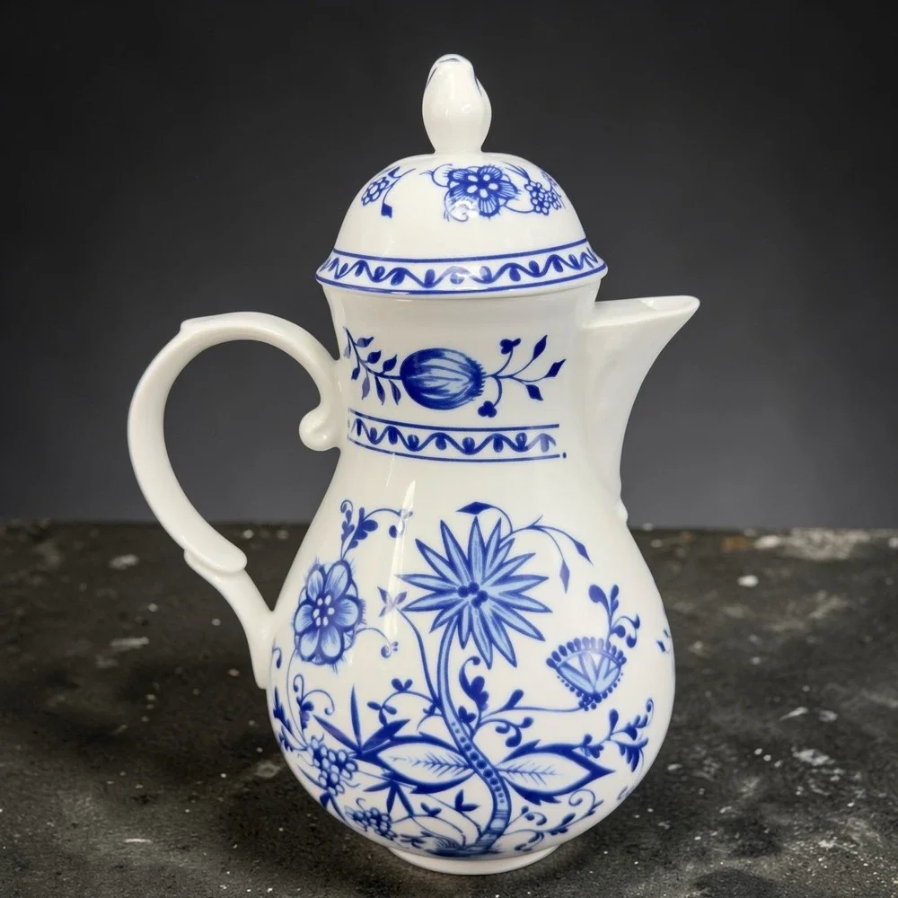 Triptis Porzellan Blue Onion‎ Coffee Pot Zwiebelmuster Germany White Blue Floral